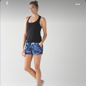 Spring breakaway short size 4 (some very small paint spots)